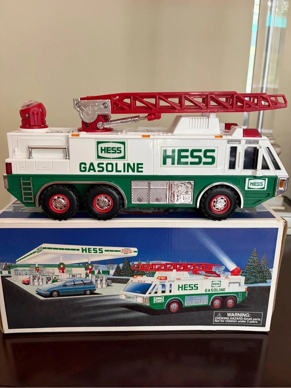 NIB Hess 1996 Vintage Emergency Ladder Truck